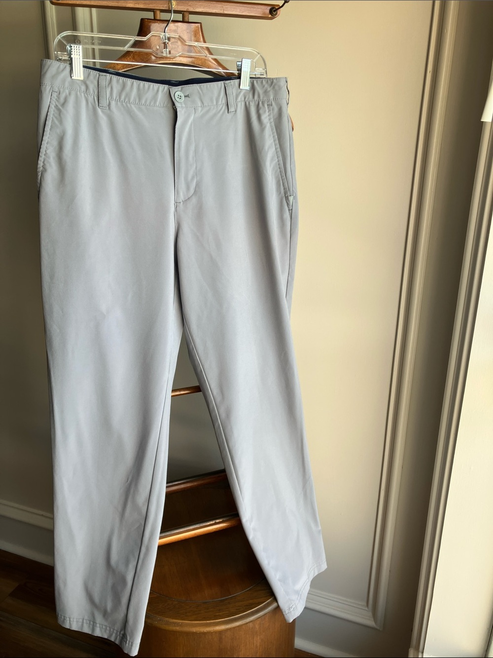 Izod Men's Chinos — Light Gray Straight-Leg
